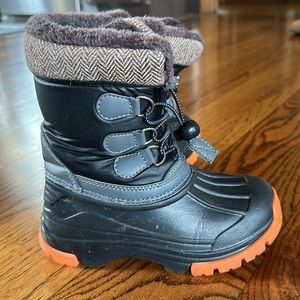 Nova mountain snow boots size 31 (13US)